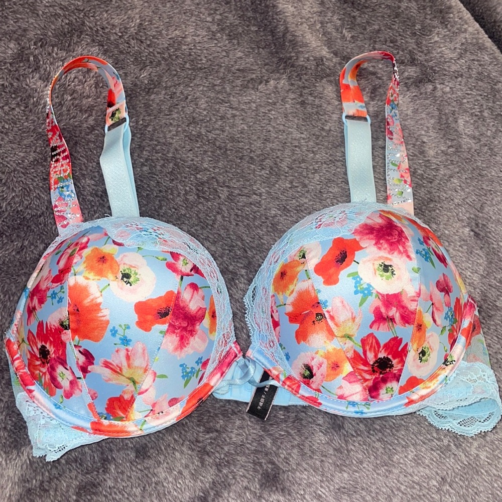 Victoria’s Secret bombshell bra